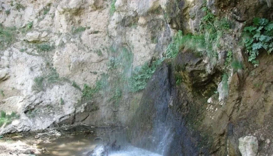 آبشار چناقچي زرنديه png