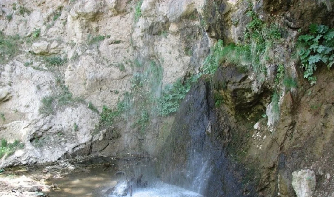 آبشار چناقچي زرنديه png