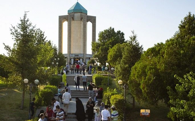 آرامگاه باباطاهر عریان همدانی