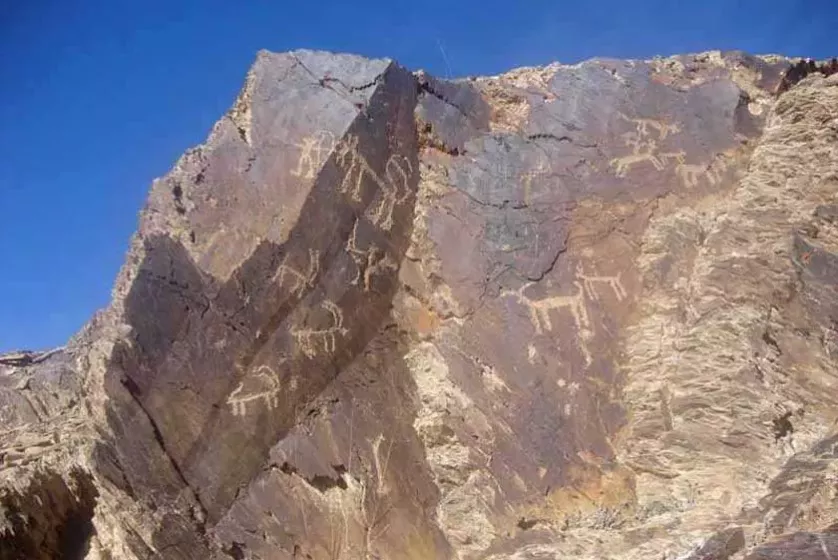 سنگ نگاره های روستای جوباده