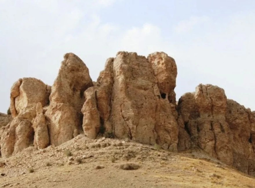 غار قارني ياريق، سلماس png