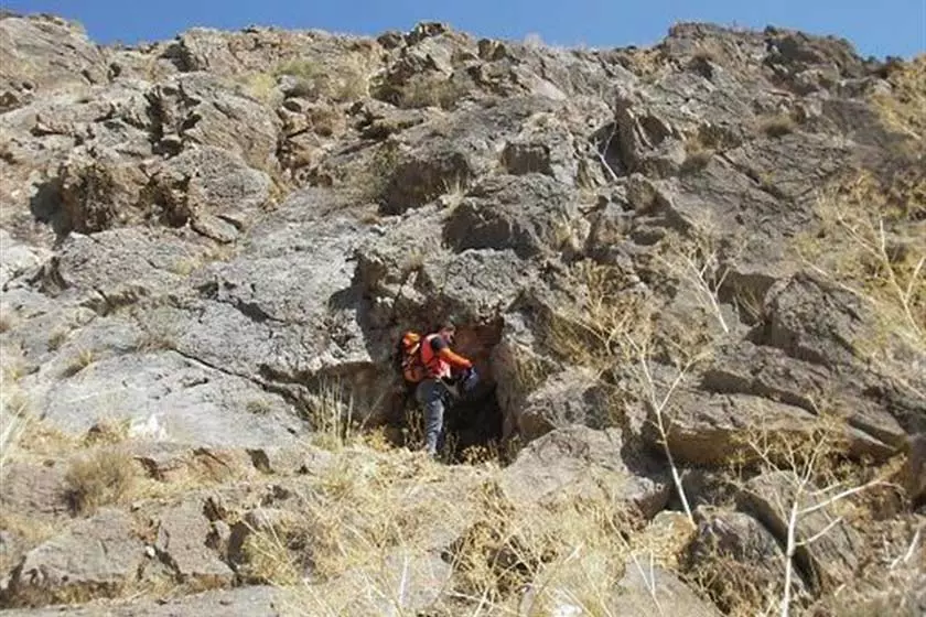غار کوه گره خان آباد