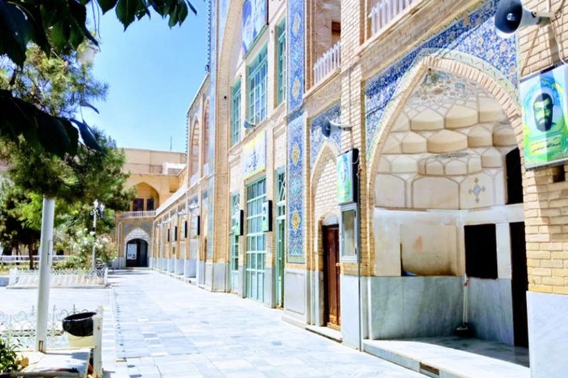 مدرسه فیضیه قم x