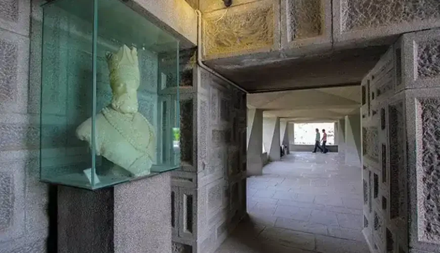 موزه نادری مشهد