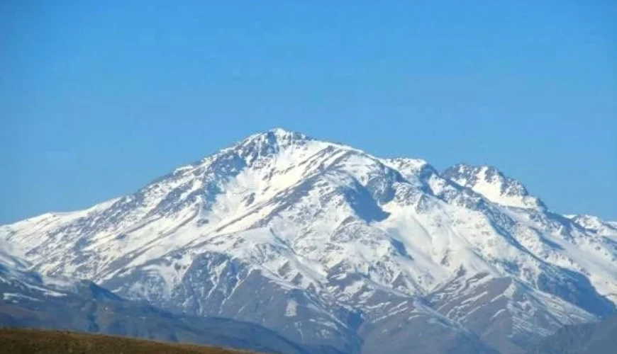 کوه چهل مر شهيدان png