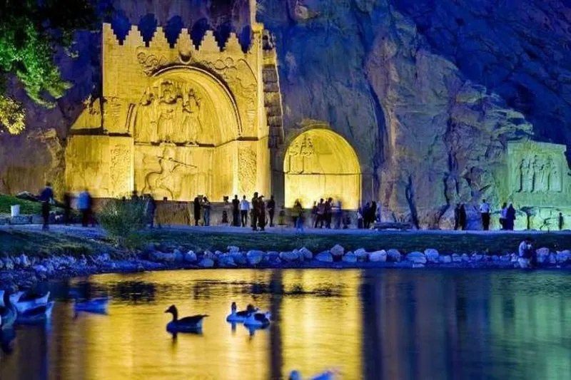 طاق بستان x