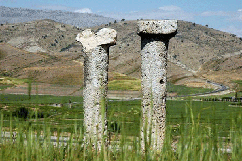 دوگور دوپا | ستون های ساسانی باشت