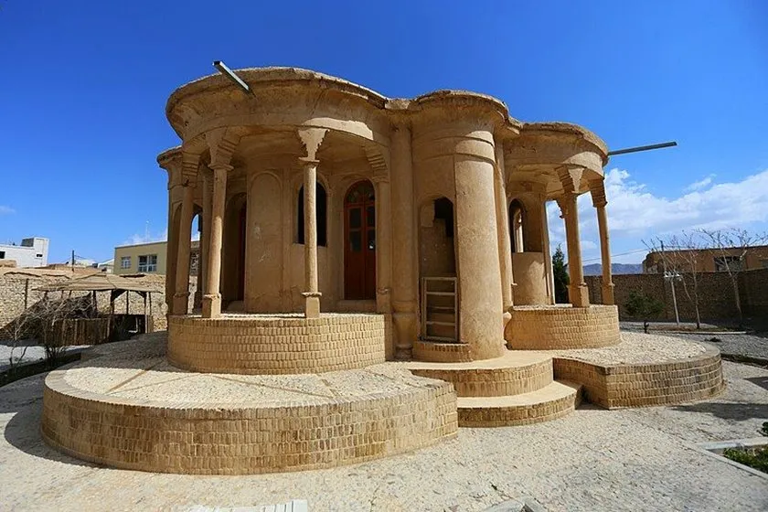عمارت-کلاه-فرنگی-آباده – 1 عمارت کلاه فرنگی آباده | بنایی تاریخی از دوره قاجار – 1