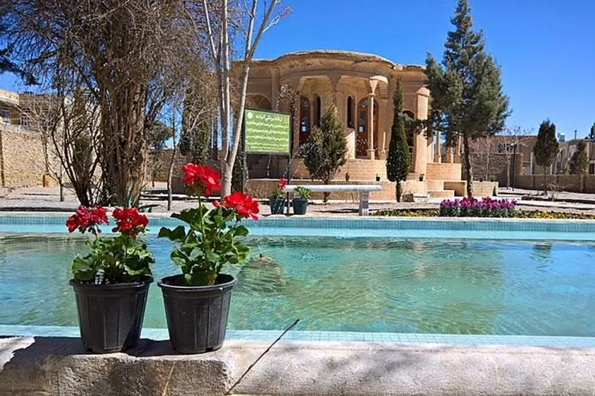 عمارت-کلاه-فرنگی-آباده – 2 عمارت کلاه فرنگی آباده | بنایی تاریخی از دوره قاجار – 2