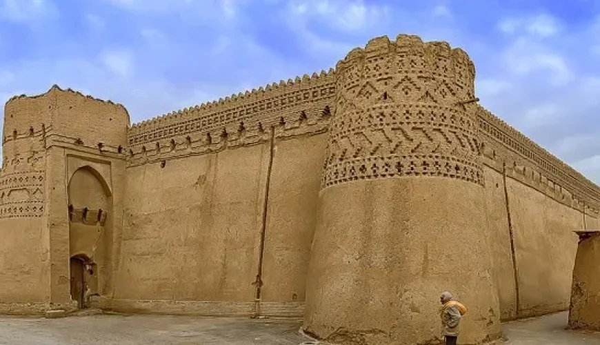 قلعه مهرجرد میبد | دژ خشتی تاریخی