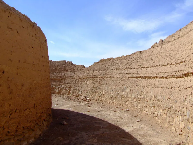 دخمه های شریف آباد اردکان | برج سکوت – 1