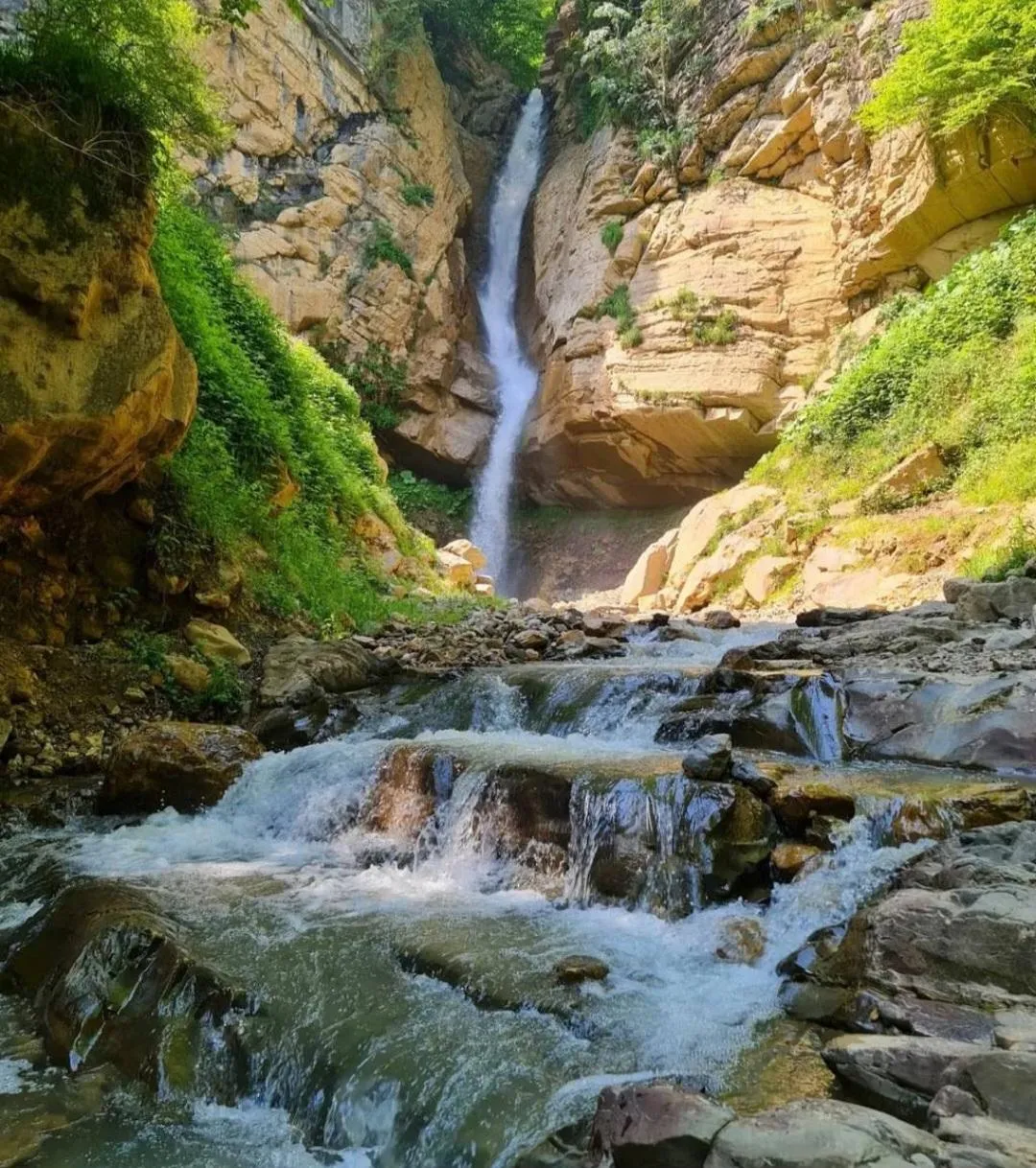 آبشار خرم بو ماسوله | جاذبه ای بکر در گیلان