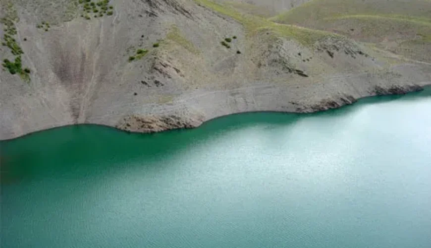 دریاچه چشمه سبز گلمکان | طبیعت کوهستانی بینالود